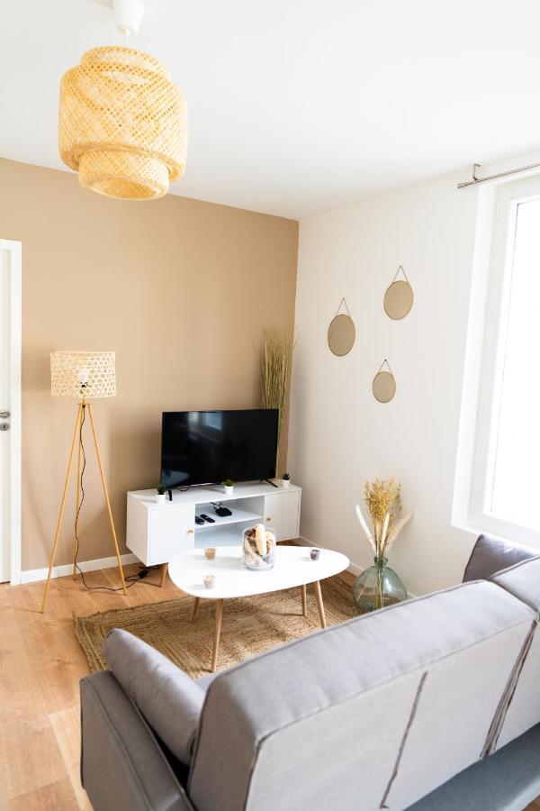 Spacieux Avec Parking Prive A Apartment Saumur