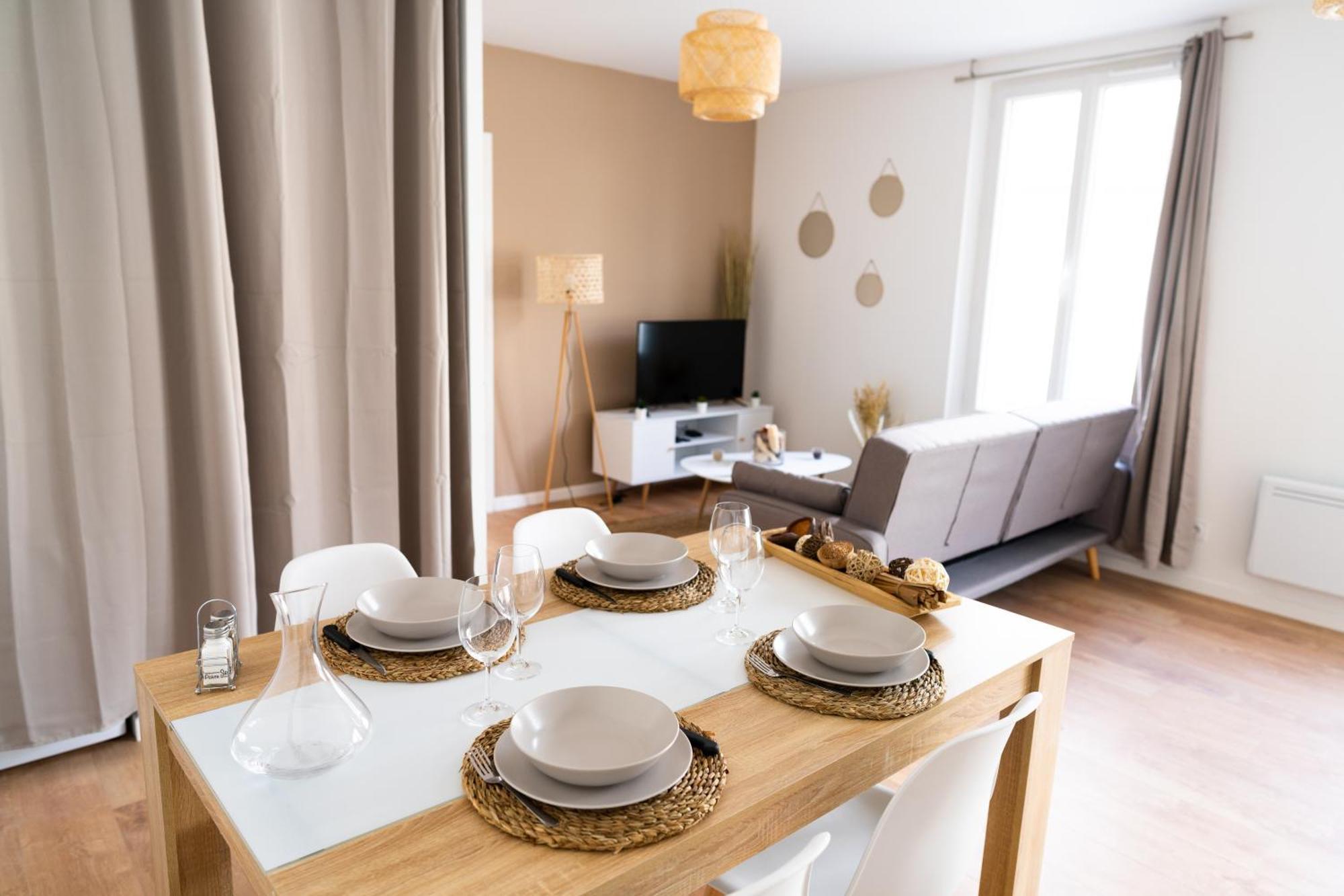 Spacieux Avec Parking Prive A Apartment